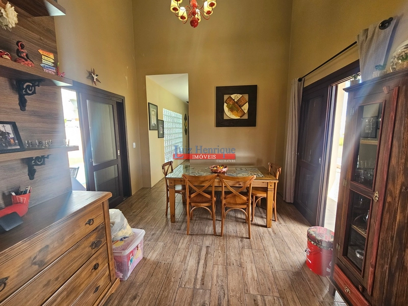 Com 2 terrenos e piscina: 28ª foto da galeria de imagens do imóvel