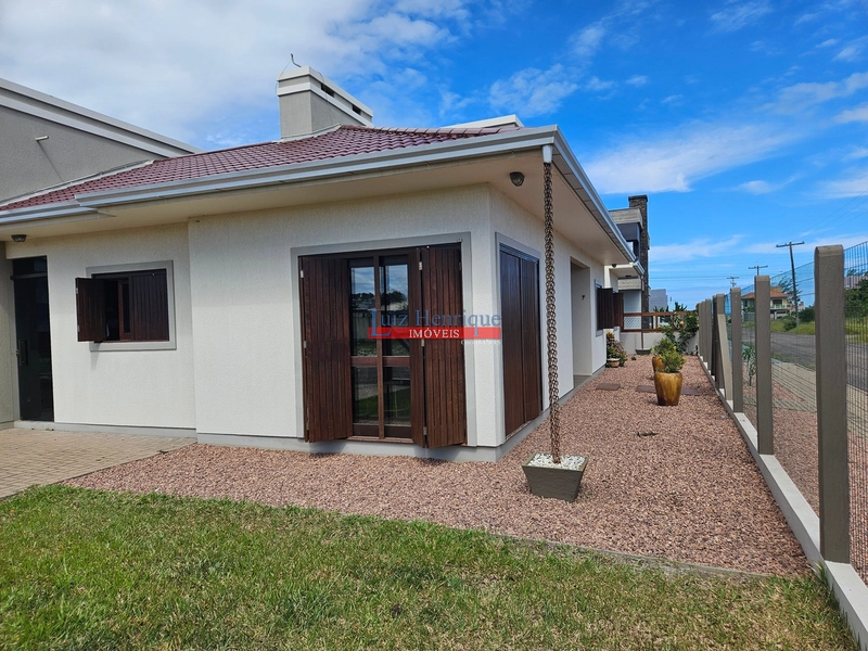 Com 2 terrenos e piscina: 9ª foto da galeria de imagens do imóvel