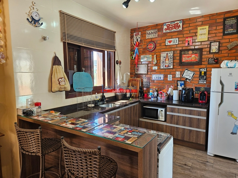 Com 2 terrenos e piscina: 26ª foto da galeria de imagens do imóvel