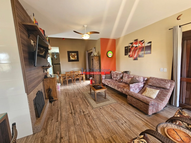 Com 2 terrenos e piscina: 23ª foto da galeria de imagens do imóvel