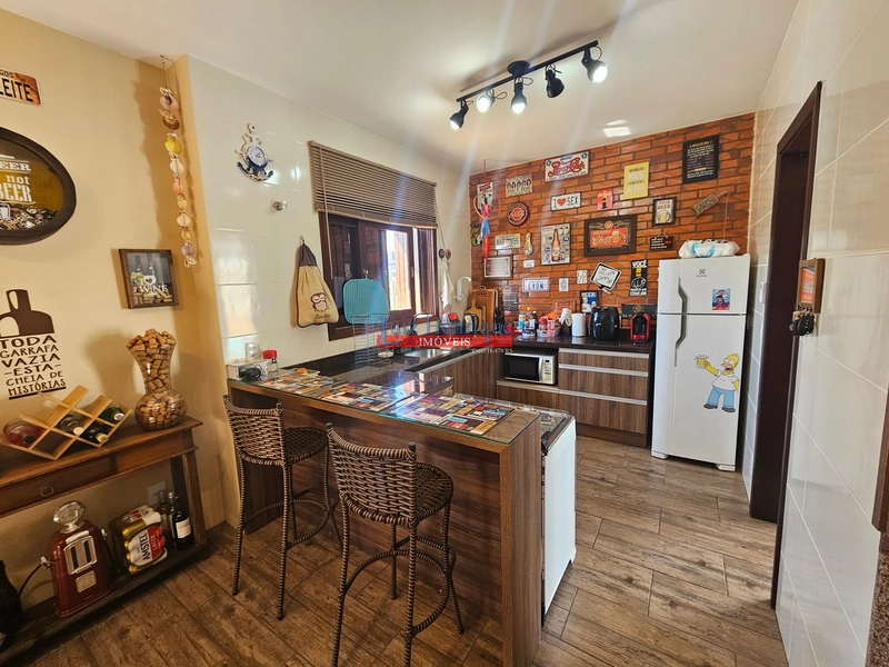 Com 2 terrenos e piscina: 25ª foto da galeria de imagens do imóvel