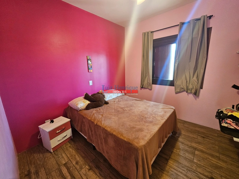 Com 2 terrenos e piscina: 36ª foto da galeria de imagens do imóvel