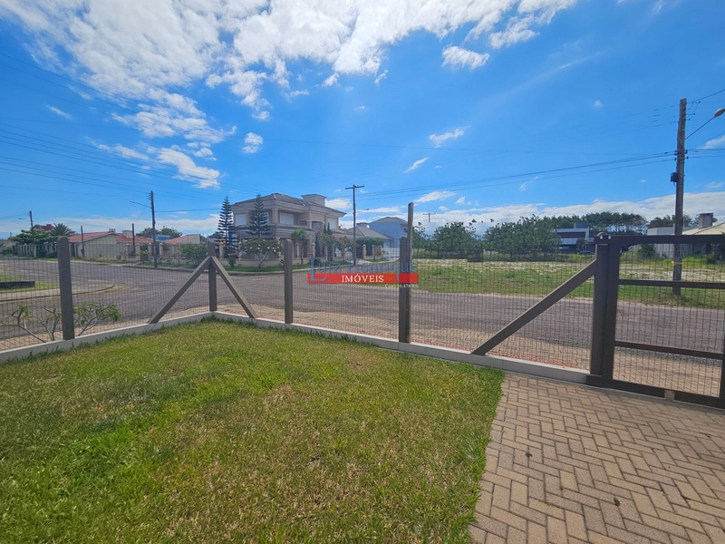 Com 2 terrenos e piscina: 17ª foto da galeria de imagens do imóvel