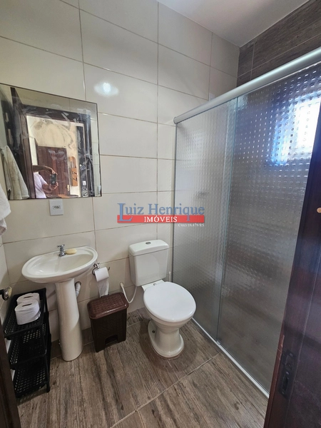 Com 2 terrenos e piscina: 51ª foto da galeria de imagens do imóvel