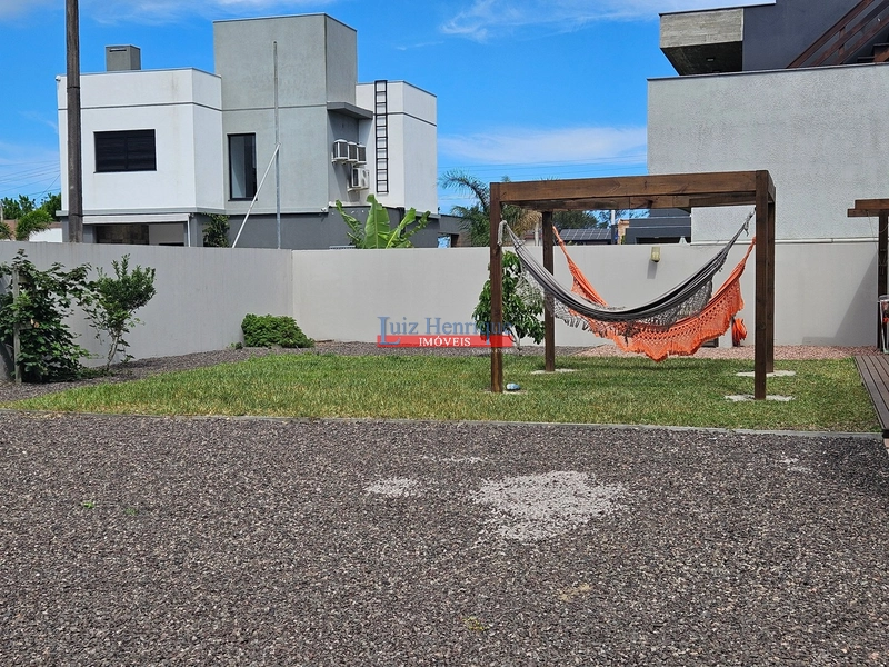 Com 2 terrenos e piscina: 12ª foto da galeria de imagens do imóvel