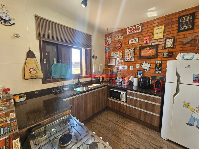 Com 2 terrenos e piscina: 27ª foto da galeria de imagens do imóvel