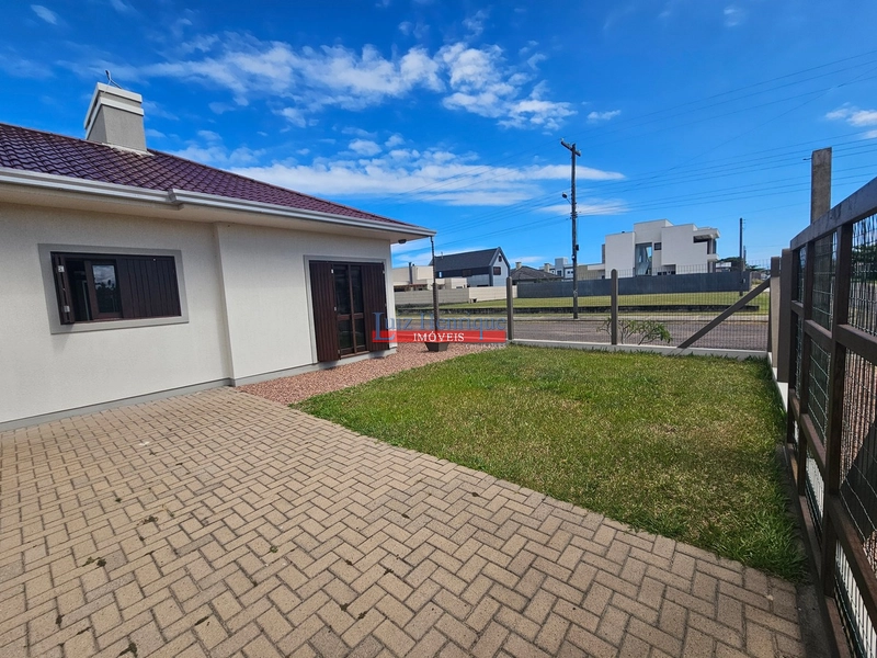 Com 2 terrenos e piscina: 7ª foto da galeria de imagens do imóvel