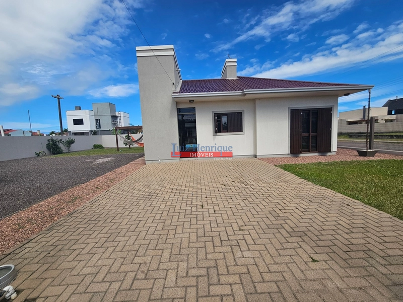 Com 2 terrenos e piscina: 6ª foto da galeria de imagens do imóvel