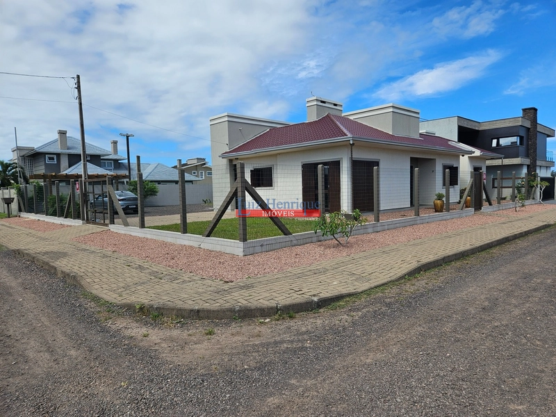 Com 2 terrenos e piscina: 4ª foto da galeria de imagens do imóvel