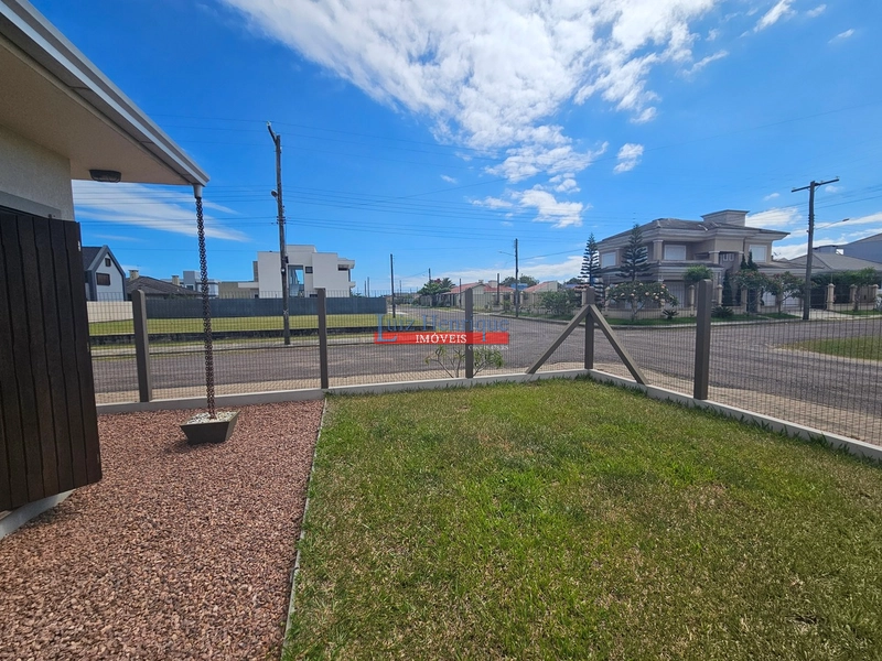 Com 2 terrenos e piscina: 16ª foto da galeria de imagens do imóvel