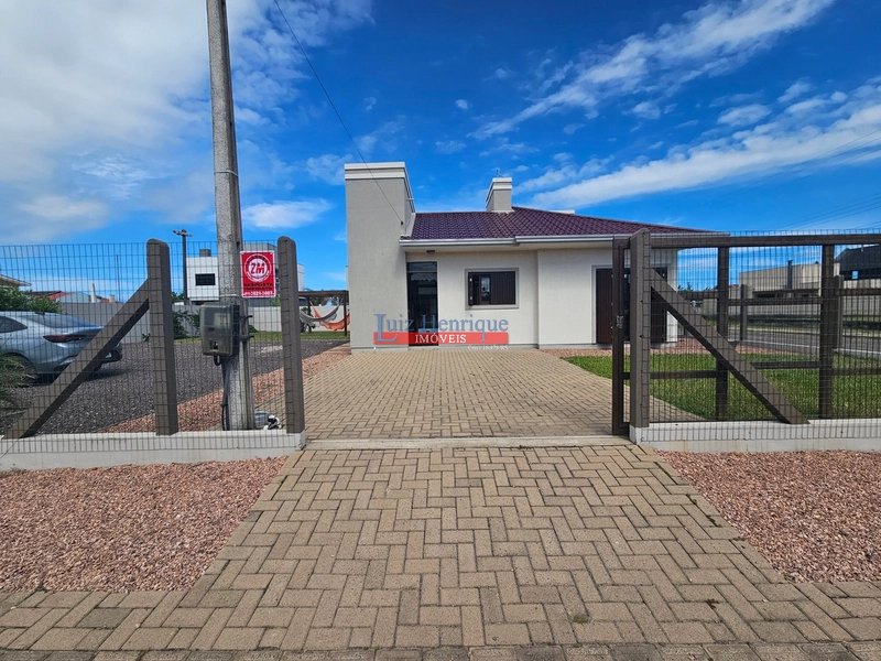 Com 2 terrenos e piscina: 5ª foto da galeria de imagens do imóvel