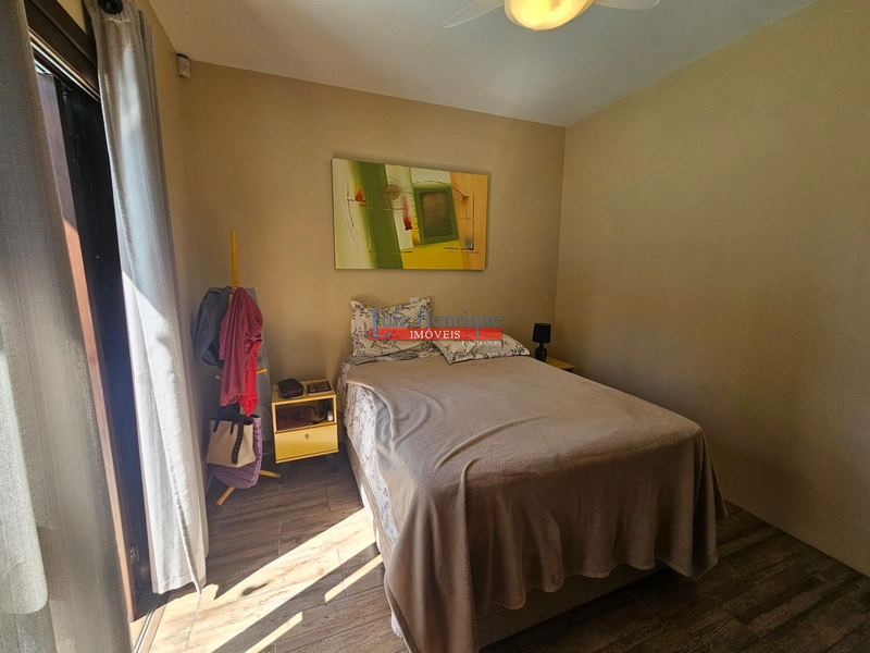 Com 2 terrenos e piscina: 39ª foto da galeria de imagens do imóvel