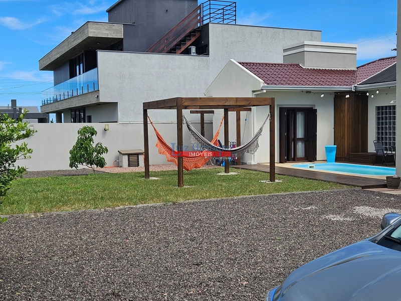 Com 2 terrenos e piscina: 15ª foto da galeria de imagens do imóvel