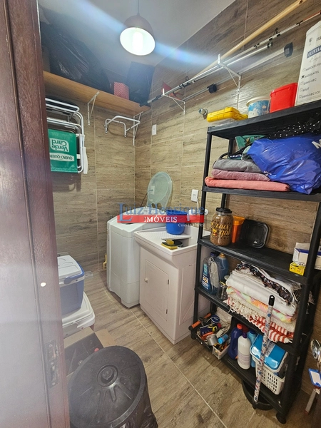 Com 2 terrenos e piscina: 52ª foto da galeria de imagens do imóvel