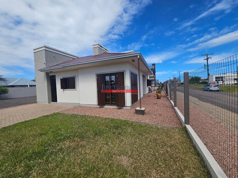 Com 2 terrenos e piscina: 8ª foto da galeria de imagens do imóvel