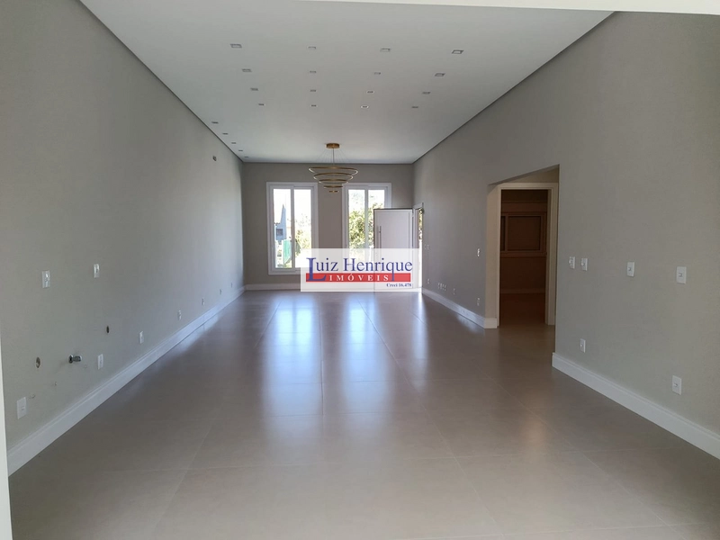 Casa novíssima em bairro nobre.: 8ª foto da galeria de imagens do imóvel