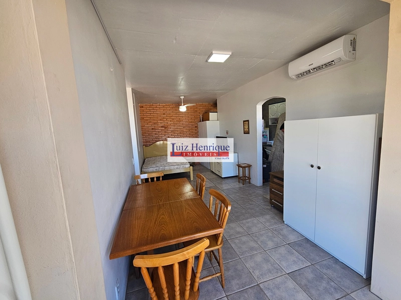 Pertinho do mar e junto ao comércio local.: 12ª foto da galeria de imagens do imóvel