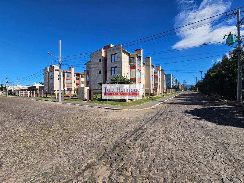 Pertinho do mar e junto ao comércio local.: 1ª foto da galeria de imagens do imóvel