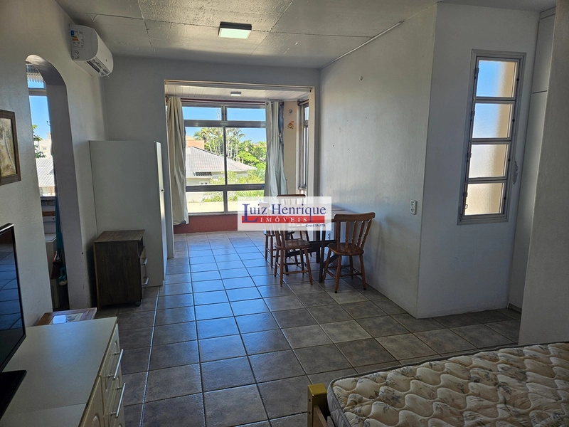 Pertinho do mar e junto ao comércio local.: 5ª foto da galeria de imagens do imóvel