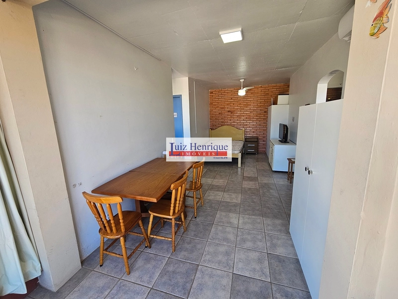 Pertinho do mar e junto ao comércio local.: 11ª foto da galeria de imagens do imóvel