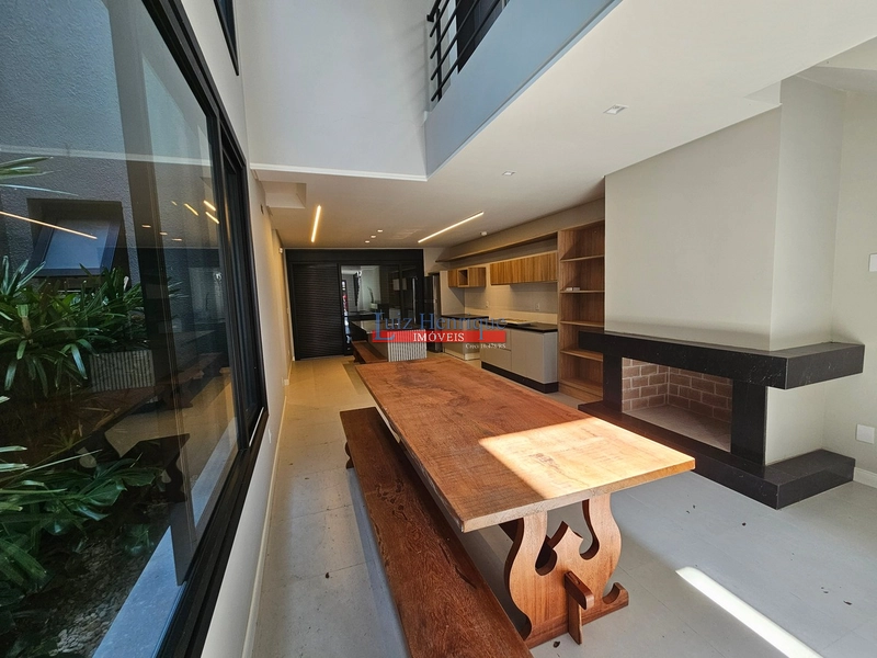 Lindíssimo sobradão.: 10ª foto da galeria de imagens do imóvel