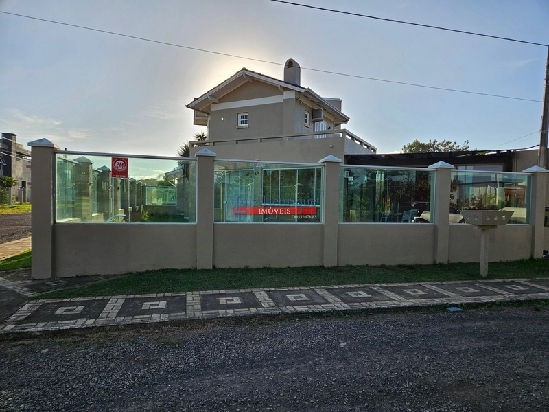 Maravilhosa casa no Capão Novo Village: 3ª foto da galeria de imagens do imóvel