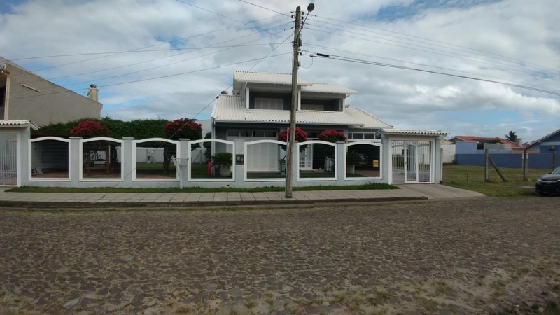 A melhor casa para morar em Capão Novo.: 2ª foto da galeria de imagens do imóvel