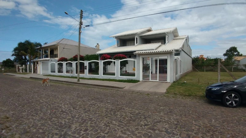 A melhor casa para morar em Capão Novo.: 1ª foto da galeria de imagens do imóvel