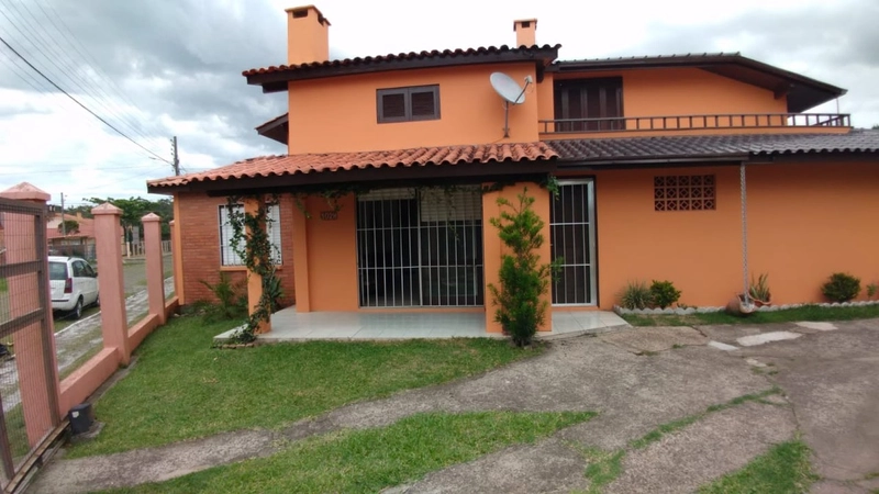 Ótimo sobrado com dormitório na parte inferior.: 1ª foto da galeria de imagens do imóvel