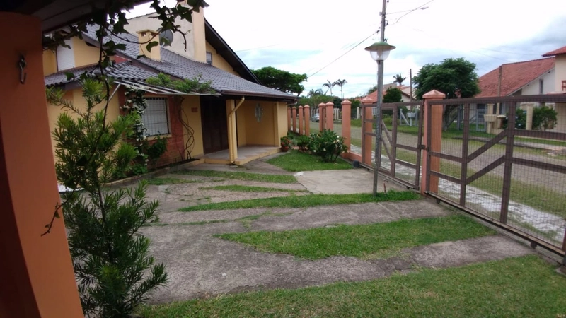 Ótimo sobrado com dormitório na parte inferior.: 3ª foto da galeria de imagens do imóvel