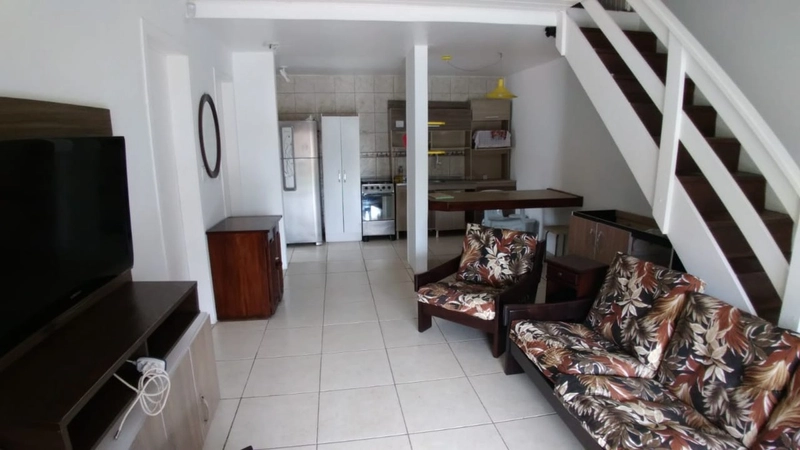 Ótimo sobrado com dormitório na parte inferior.: 4ª foto da galeria de imagens do imóvel