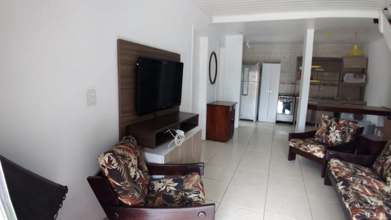 Ótimo sobrado com dormitório na parte inferior.: 5ª foto da galeria de imagens do imóvel