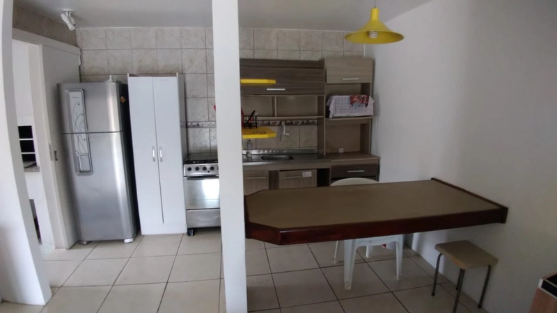 Ótimo sobrado com dormitório na parte inferior.: 7ª foto da galeria de imagens do imóvel