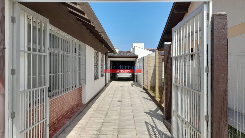 Perto do mar e do comércio local: 4ª foto da galeria de imagens do imóvel