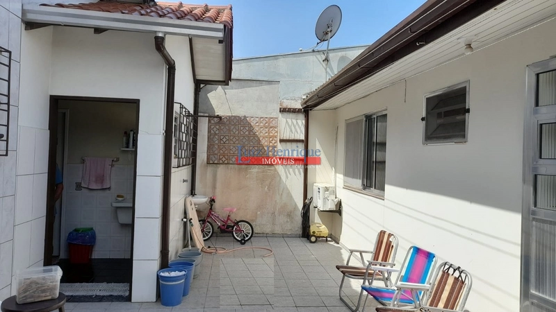 Perto do mar e do comércio local: 21ª foto da galeria de imagens do imóvel