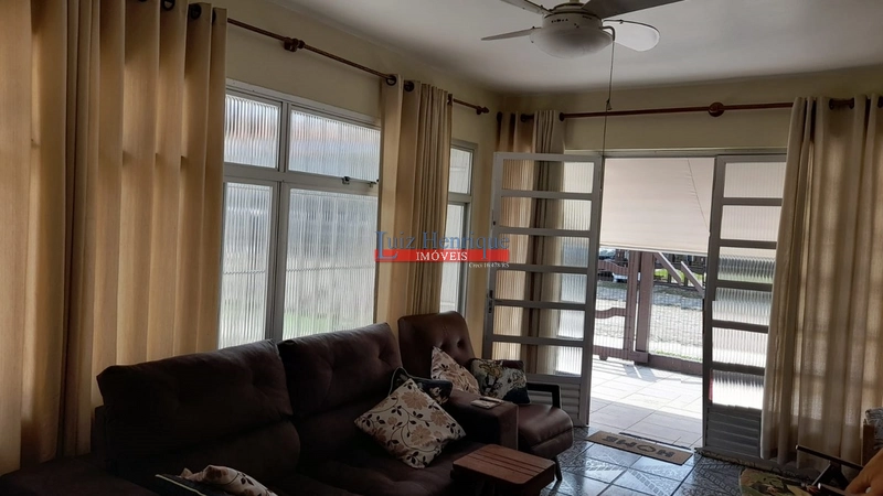 Perto do mar e do comércio local: 6ª foto da galeria de imagens do imóvel