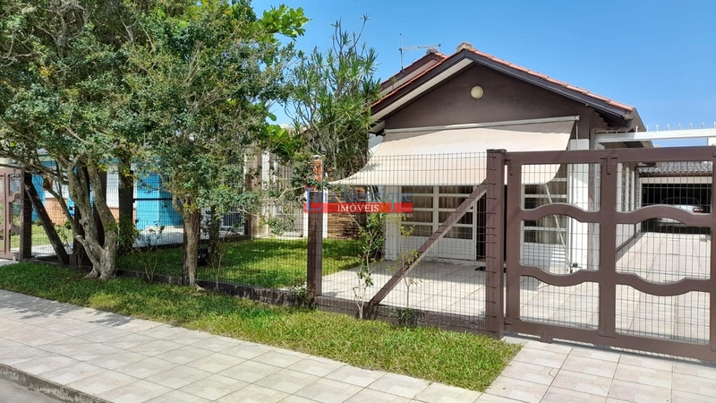 Perto do mar e do comércio local: 1ª foto da galeria de imagens do imóvel