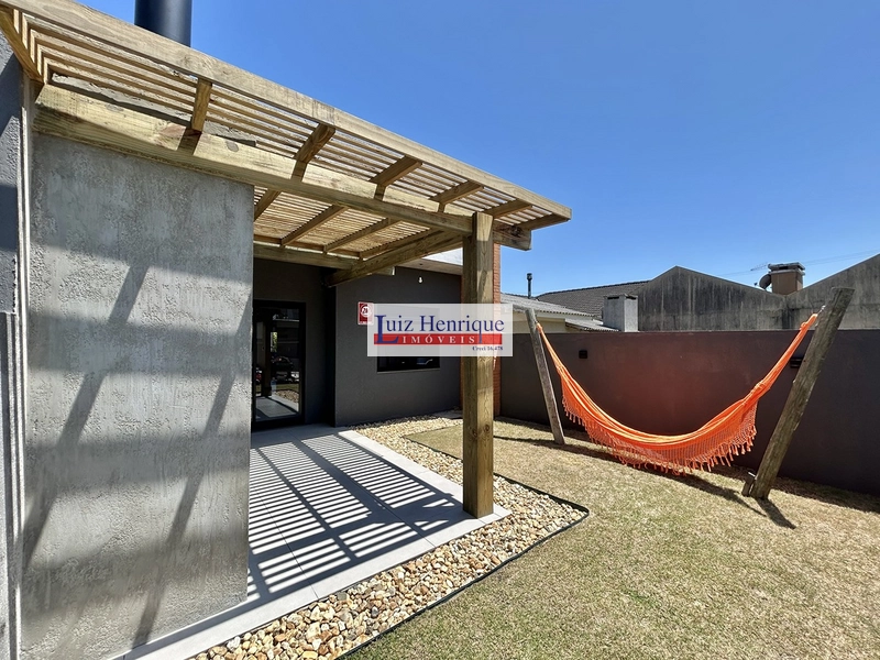 Casa Moderna em Capão Novo: 8ª foto da galeria de imagens do imóvel