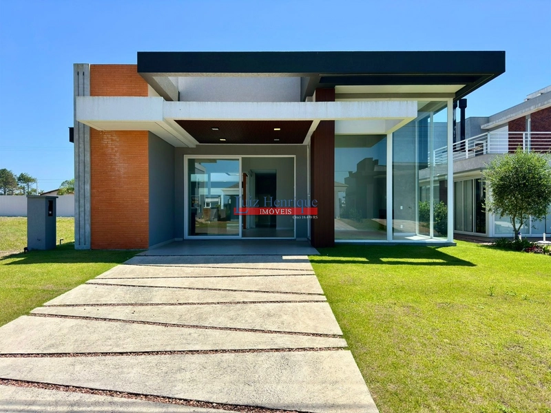 Belíssima residência no Costa Serena.: 2ª foto da galeria de imagens do imóvel