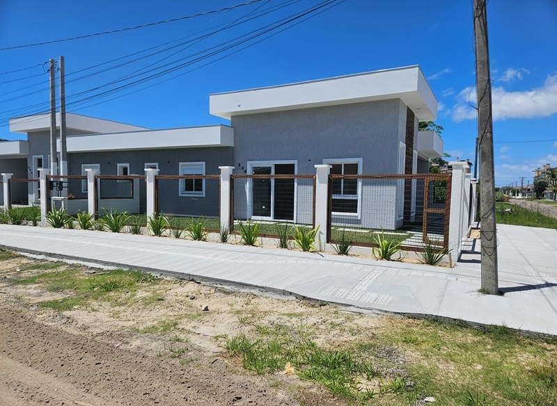 Linda casa geminada perto do mar.: 2ª foto da galeria de imagens do imóvel