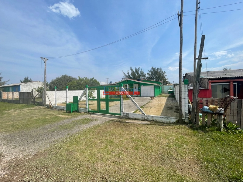 Bem perinho do mar.: 1ª foto da galeria de imagens do imóvel