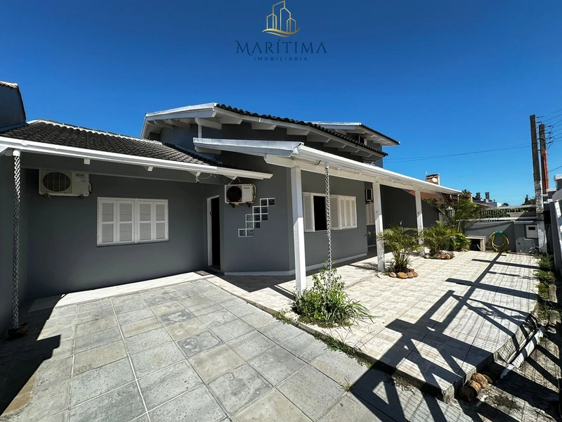 Casa no Centro de Imbé, com 05 dormitórios e piscina!: 2ª foto da galeria de imagens do imóvel