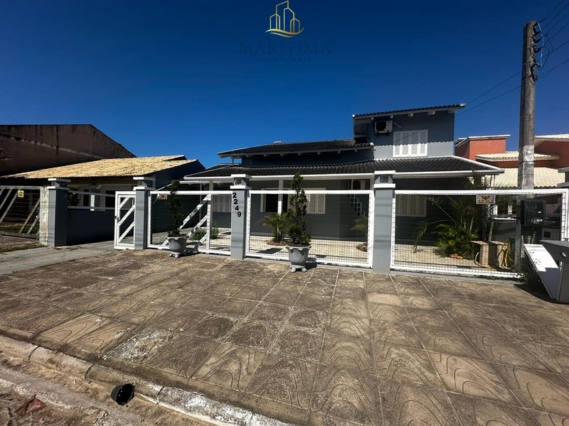 Casa no Centro de Imbé, com 05 dormitórios e piscina!: 1ª foto da galeria de imagens do imóvel