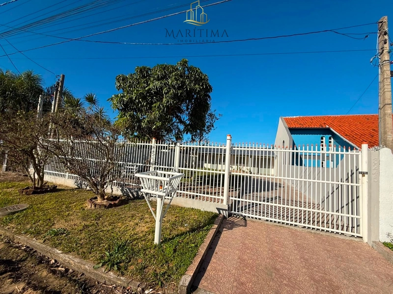Casa com 04 dormitórios e pátio amplo, em bairro de moradores fixos!: 1ª foto da galeria de imagens do imóvel