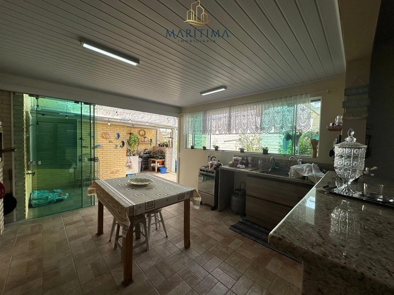 Casa à Venda: Localização Central com Jardim e Piscina!: 10ª foto da galeria de imagens do imóvel