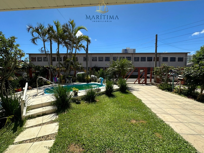 Casa à Venda: Localização Central com Jardim e Piscina!: 3ª foto da galeria de imagens do imóvel