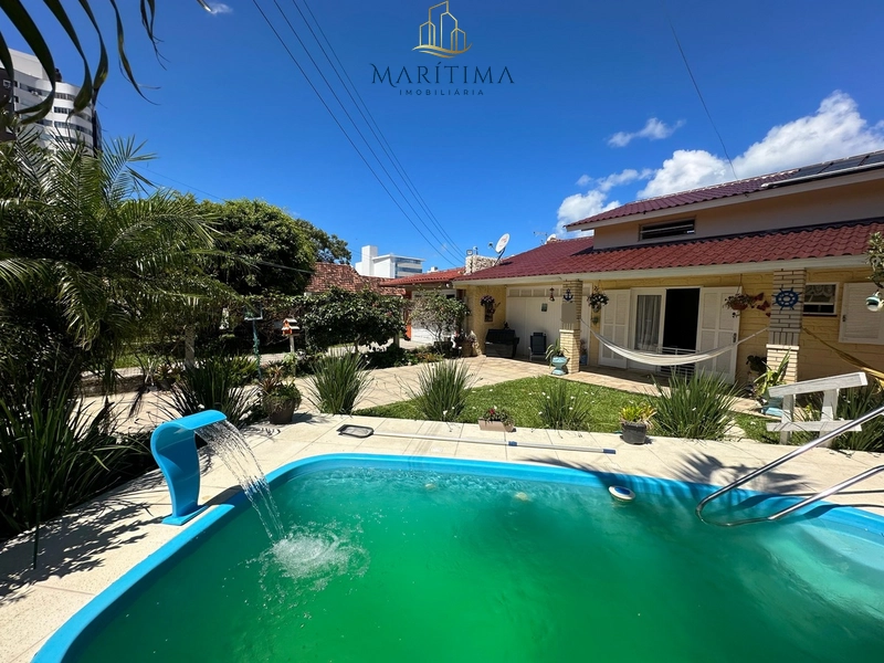 Casa à Venda: Localização Central com Jardim e Piscina!: 1ª foto da galeria de imagens do imóvel