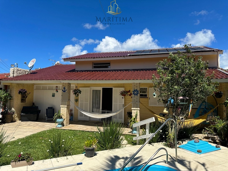 Casa à Venda: Localização Central com Jardim e Piscina!: 2ª foto da galeria de imagens do imóvel