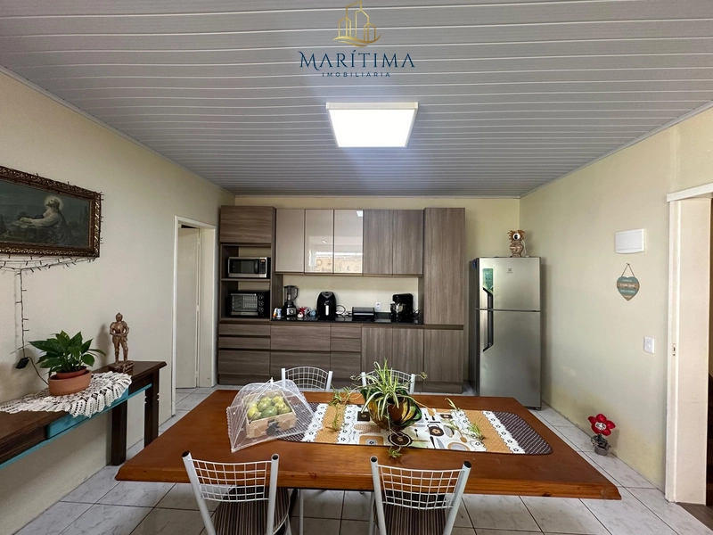 Casa à Venda: Localização Central com Jardim e Piscina!: 9ª foto da galeria de imagens do imóvel