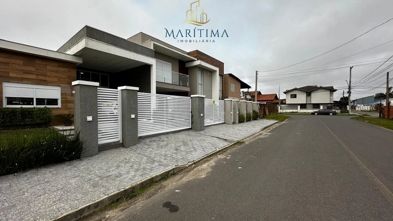 Casa térrea com piscina no Centro de Tramandaí!: 1ª foto da galeria de imagens do imóvel